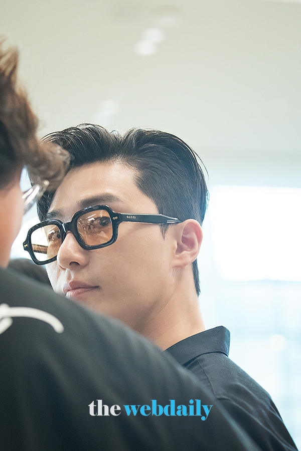 박서준, 인천국제공항 출국 현장