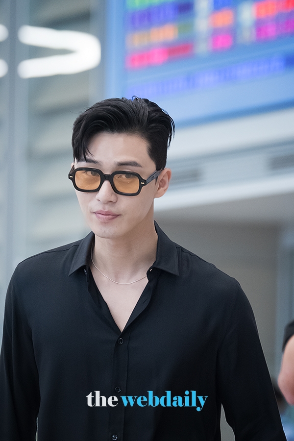 박서준, 인천국제공항 출국 현장