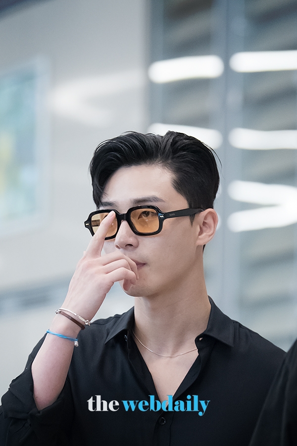 박서준, 인천국제공항 출국 현장