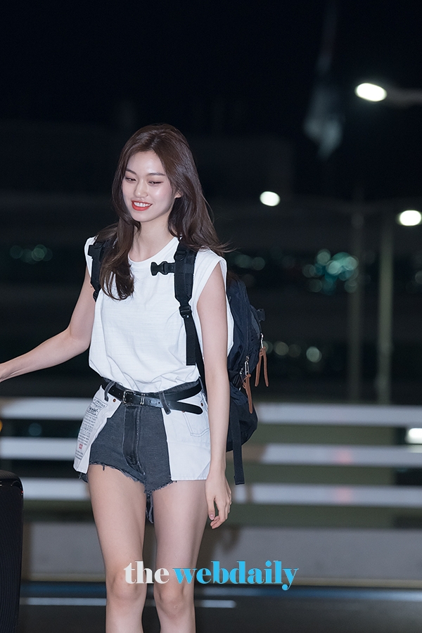 위키미키 김도연, 인천국제공항 출국 현장