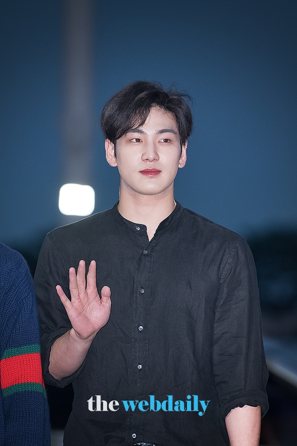 뉴이스트W 백호, 인천국제공항 출국 현장