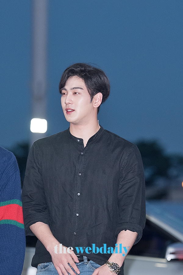 뉴이스트W 백호, 인천국제공항 출국 현장