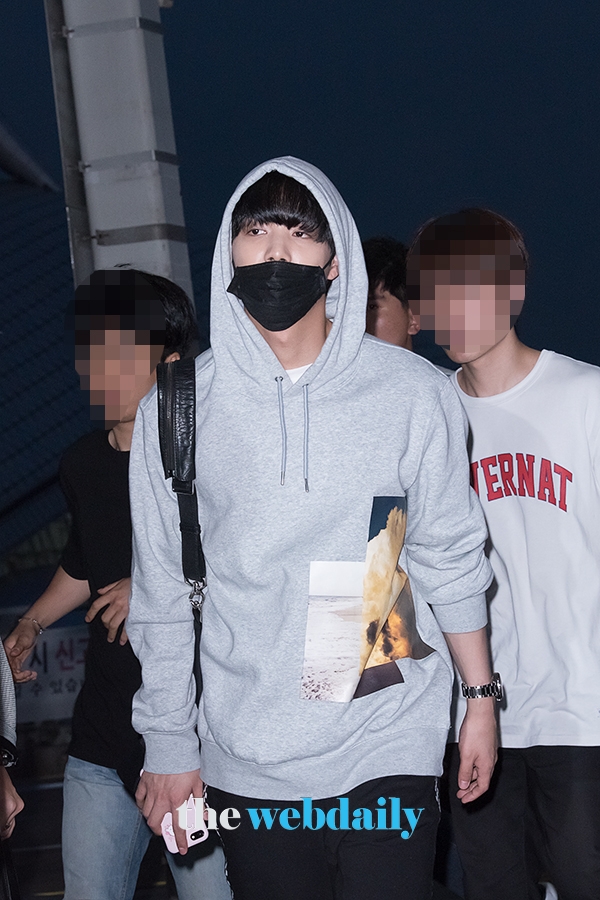 뉴이스트W 종현, 인천국제공항 출국 현장