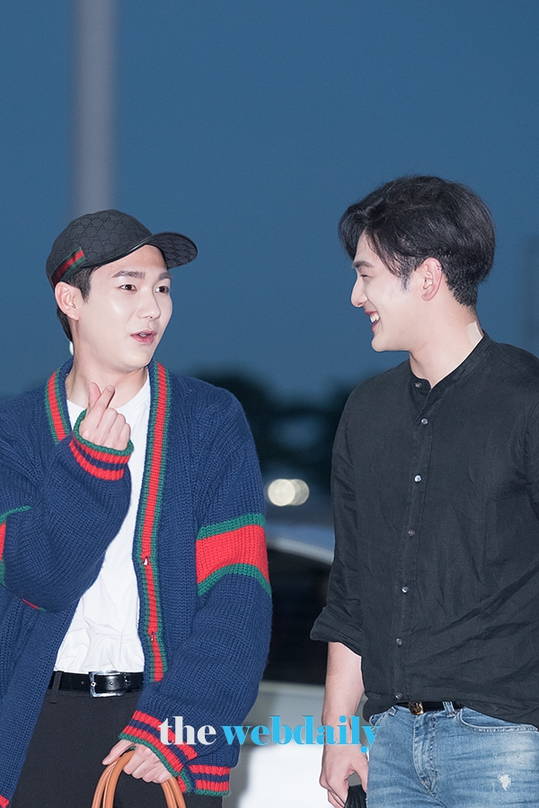 뉴이스트W 아론-백호, 인천국제공항 출국 현장
