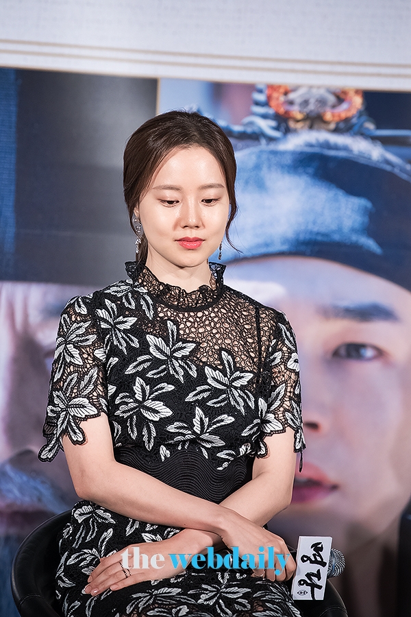 문채원, 영화 '명당' 제작보고회 현장