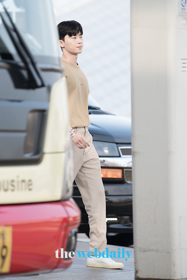 박서준, 인천국제공항 출국 현장