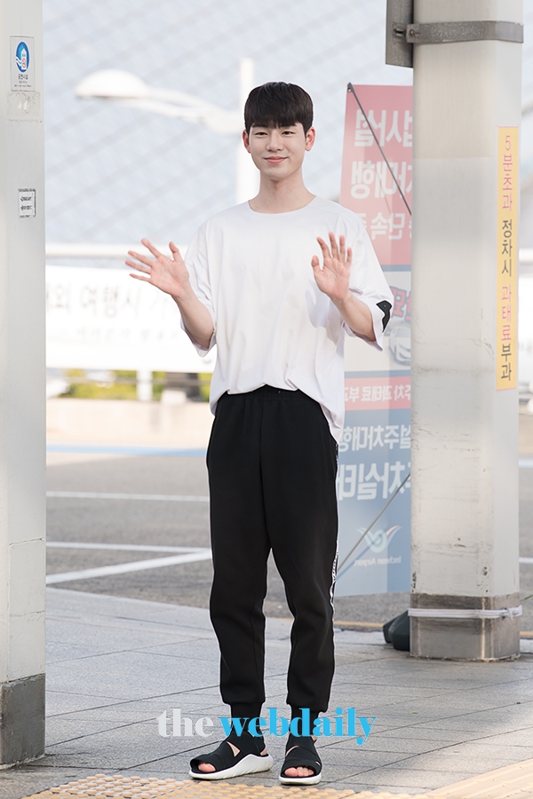 배현성, 인천국제공항 출국 현장