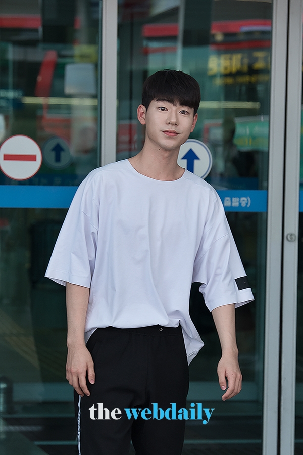 배현성, 인천국제공항 출국 현장