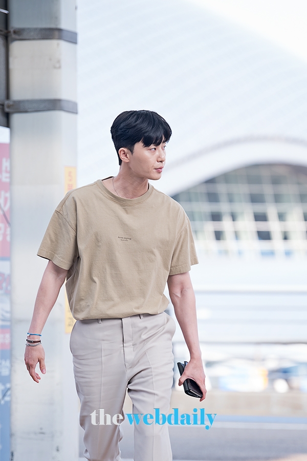 박서준, 인천국제공항 출국 현장