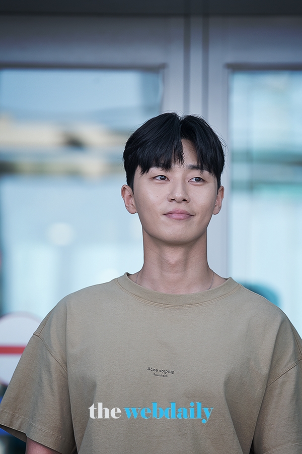 박서준, 인천국제공항 출국 현장