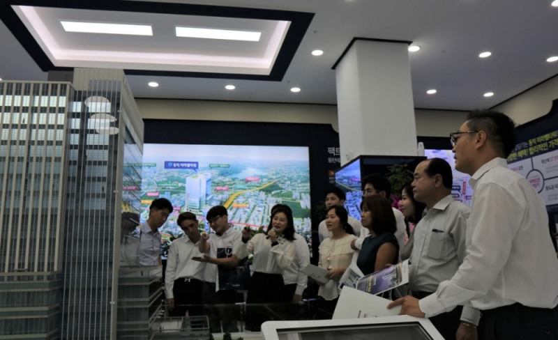 ‘동익 미라벨타워’ 홍보관 내부 모습.(사진=동익동탄피에프브이)