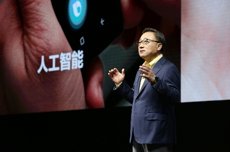 지난 15일(현지시간) 중국 상하이에서 진행된 '갤럭시 노트9' 출시 행사에서 IM부문장 고동진 사장이 '갤럭시 노트9'을 소개하는 모습. (사진=삼성전자)