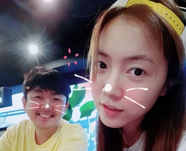 LJ, 화영과 사진 대거 공개 속 '양측 사이 관심'
