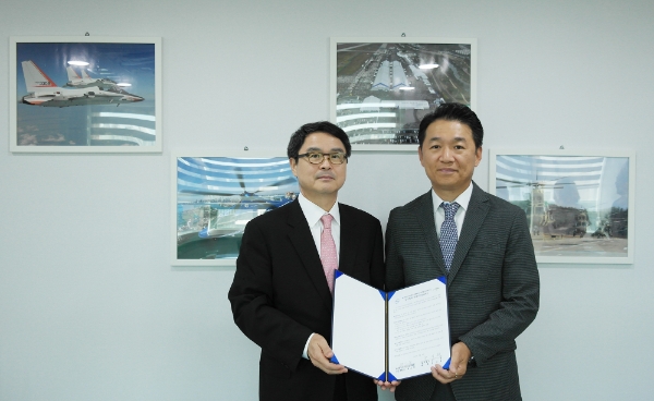 사진 왼쪽부터 윤기원 법무법인 원 대표, 항공우주협회 권오중 상근부회장(사진=법무법인 원 제공)