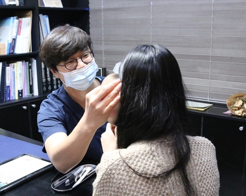 자연스러운 쌍꺼풀 수술, 경험있는 의료진 선택이 중요.