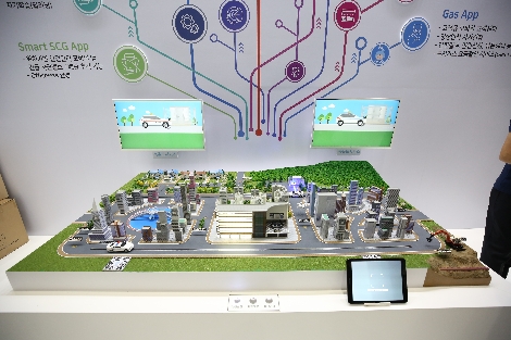 12일부터 14일까지 서울 코엑스에서 열린 'IoT 국제전시회' 내 서울도시가스 부스의 '가스앱'과 'Smart SCG' 소개 모습. (사진=서울도시가스)
