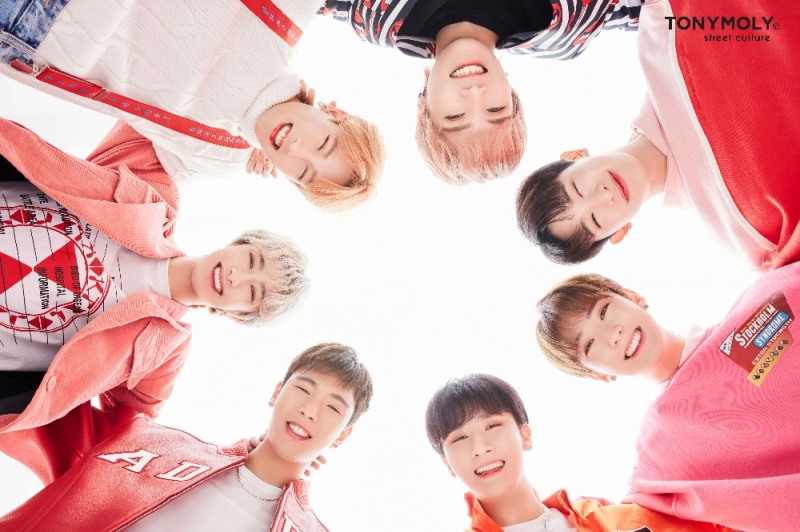 토니모리 새 브랜드 모델 몬스타엑스와의 화보 이미지. (사진= 토니모리)