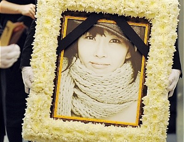 최진실, '대중들의 곁을 떠난 지 벌써 십년...여전히 그리운 이들