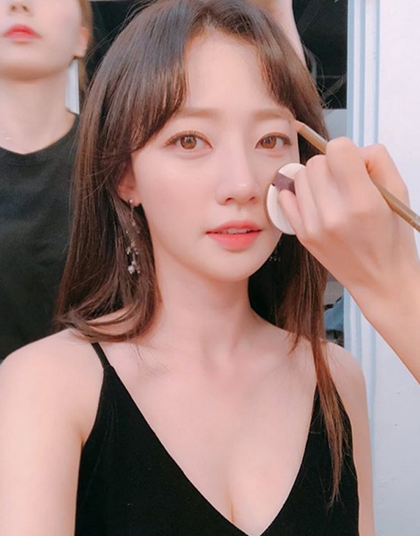 송하윤, '은은한 아름다움...부러질듯 쇄골라인'