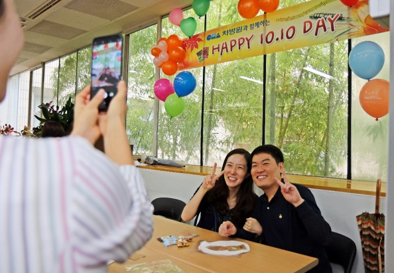 지난 6일 강남차병원에서 진행된 ‘임산부의 날’ 행사에 참석한 가족들이 즐거운 시간을 보내고 있다 (사진=강남차병원)