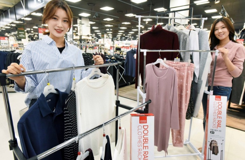 홈플러스, ‘가을철 옷정리 필수템’ 이동식 행거 선봬