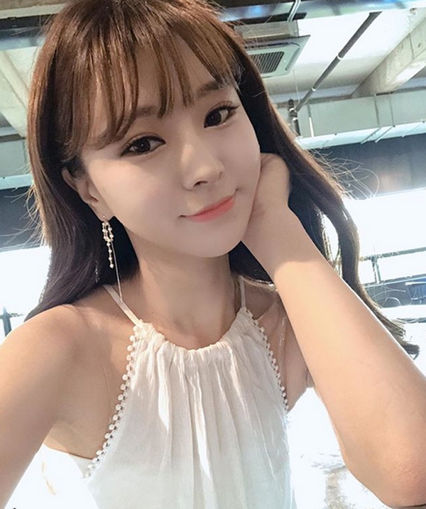 김수현 아나운서, 상큼한듯 가녀린 라인...우아함 속 아찔함