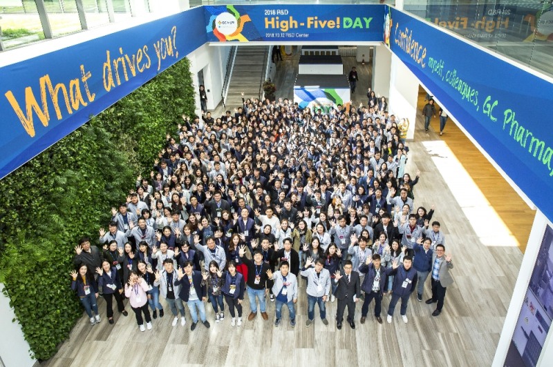 GC녹십자는 지난 12일 R&D 부문 임직원 400여 명이 참석한 가운데 ‘2018 R&D High-Five! Day’를 진행했다. (사진=GC녹십자)