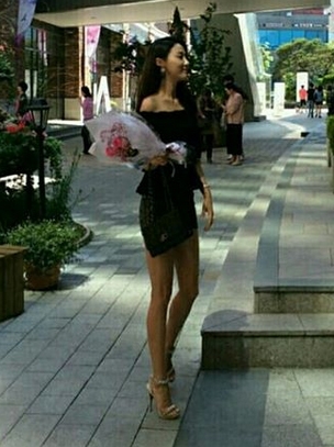 쭉뻗은 비현실적 라인....황미나 기상캐스터, 눈으로 보고도 믿기지 않는