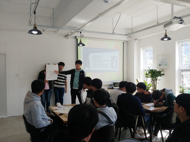 울산청소년소셜벤처모의창업과정 발표 모습.(사진제공=사회적경제개발원)