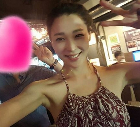 부러질듯 여리여리...한고은, 나이를 잊은 듯한 빼어남 '관심'