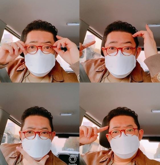 급작스런 등장...신우식, 익살스런 표정 속 돋보이는 새하얀 마스크