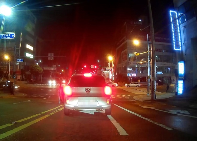 앞문 연채로 음주운전 차량.(사진제공=부산지방경찰청)