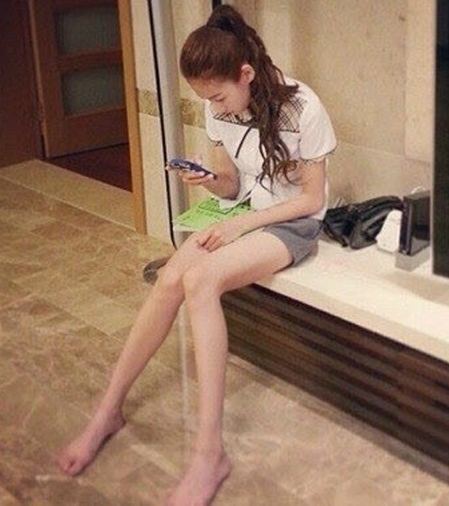 '눈을 의심케 하는 여리여리 라인'....김새론, 금방이라도 날아갈 듯