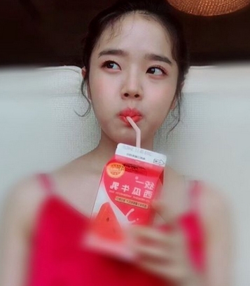 폭풍 음료수 흡입....김향기, '앙상하게 마른...깜찍미폭발'