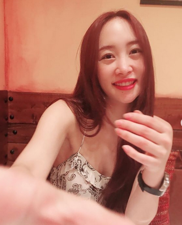 니콜, '부러질 듯 여리여리...가늠할 수 없는 앙상한 젓가락 라인'