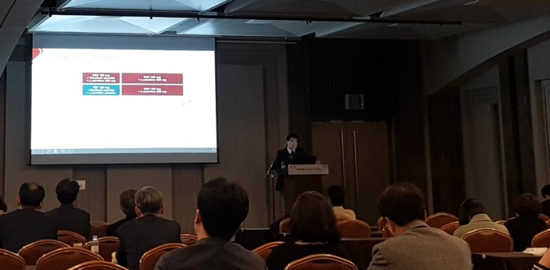 고려의대 임형준 교수가 2018 아시아 태평양 소화기 학술대회에서 베시보 144주 임상 연구 결과를 발표하고 있다. (사진=일동제약)