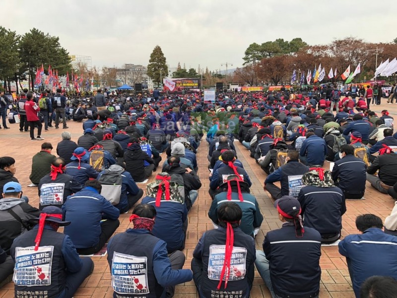 태화강역에서 총파업대회를 열고 있다.(사진제공=민주노총울산본부)