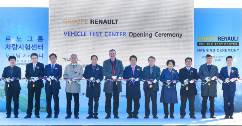 개소식 기념 촬영.(사진=르노삼성자동차)