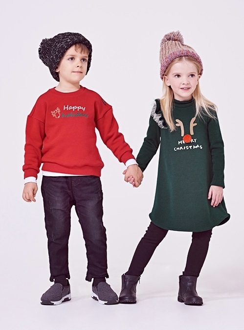 포래즈 해피 기모 맨투맨(좌), 포래즈 루돌프 기모 원피스(우)