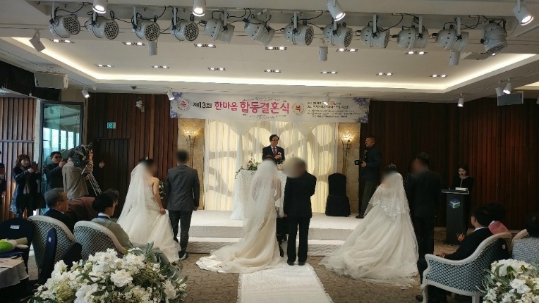 경상대학교 이상경 총장의 주례로 제13회 한마음 합동결혼식이 거행되고 있다.(사진제공=한국법무보호복지공단경남서부지소)