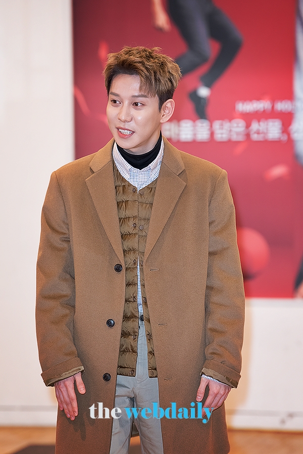 박경, '유니클로 홀리데이' 이벤트 포토월 행사
