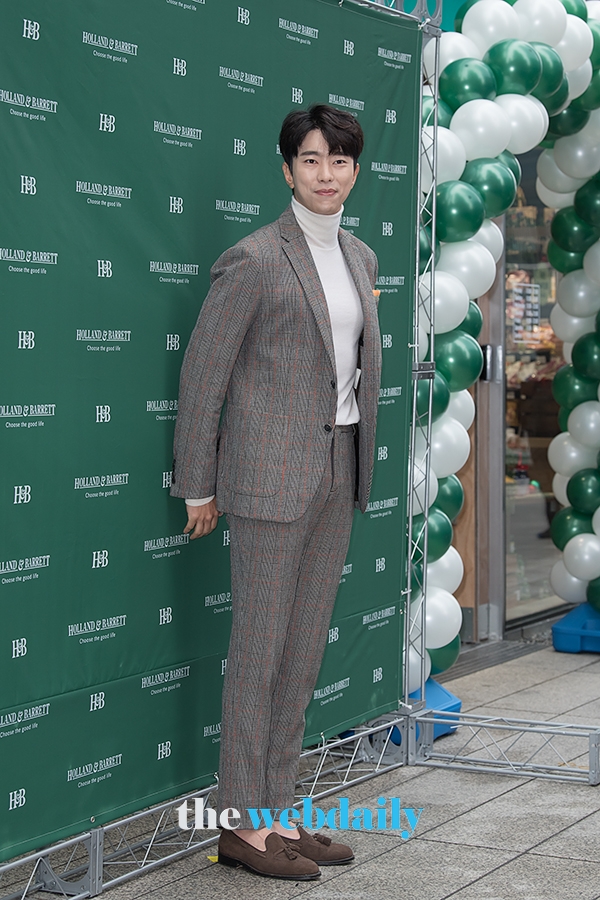 윤현민, 홀랜드앤바렛 1호점에서 열린 오픈 행사