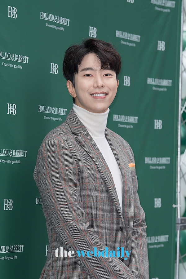 윤현민, 홀랜드앤바렛 1호점에서 열린 오픈 행사