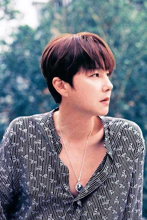 신화 신혜성, 소속사 라이브웍스컴퍼니와 세 번째 재계약 체결