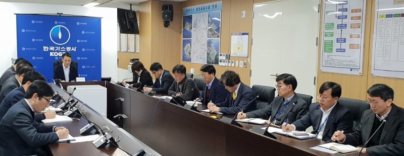 한국가스공사(사장 직무대리 김영두)는 지난 13일 대구 본사에서 전국 16개 사업소 합동으로 동절기 가스수요 피크 및 안전사고 발생에 대비하기 위한 전사 긴급화상회의를 진행했다고 밝혔다.(사진=한국가스공사)