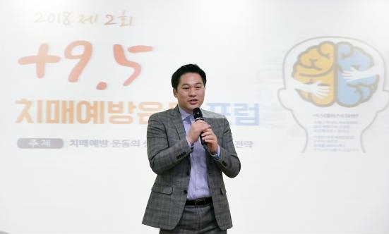 (사진=제2회 치매예방운동 포럼에서 인사말 중인 문병훈 의원)