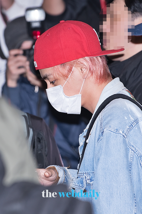 방탄소년단(BTS) 뷔, 김포국제공항 출국 현장