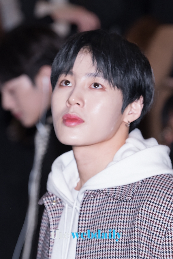 워너원(WannaOne) 하성운, 김포국제공항 출국 현장