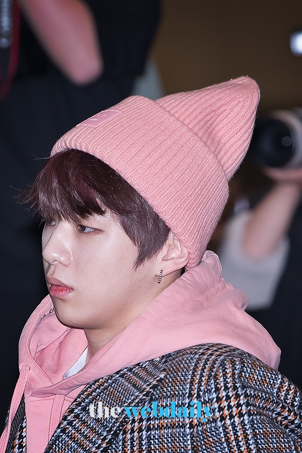 워너원(WannaOne) 강다니엘, 김포국제공항 출국 현장