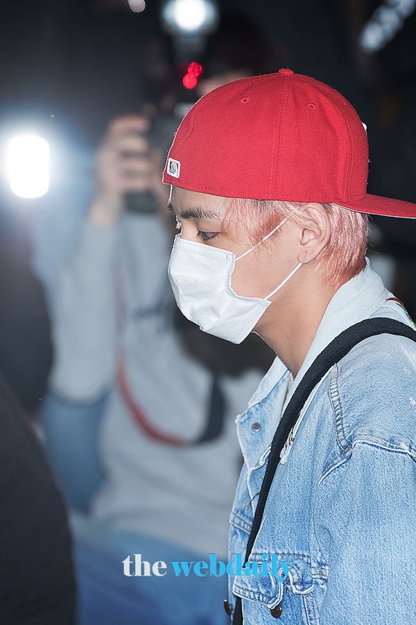 방탄소년단(BTS) 뷔, 김포국제공항 출국 현장